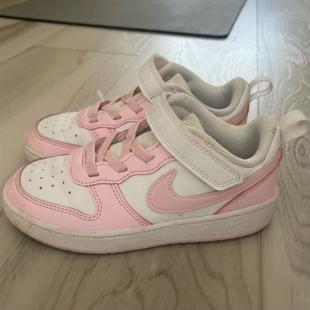 GUC Nike Court Borough Low Sneakers